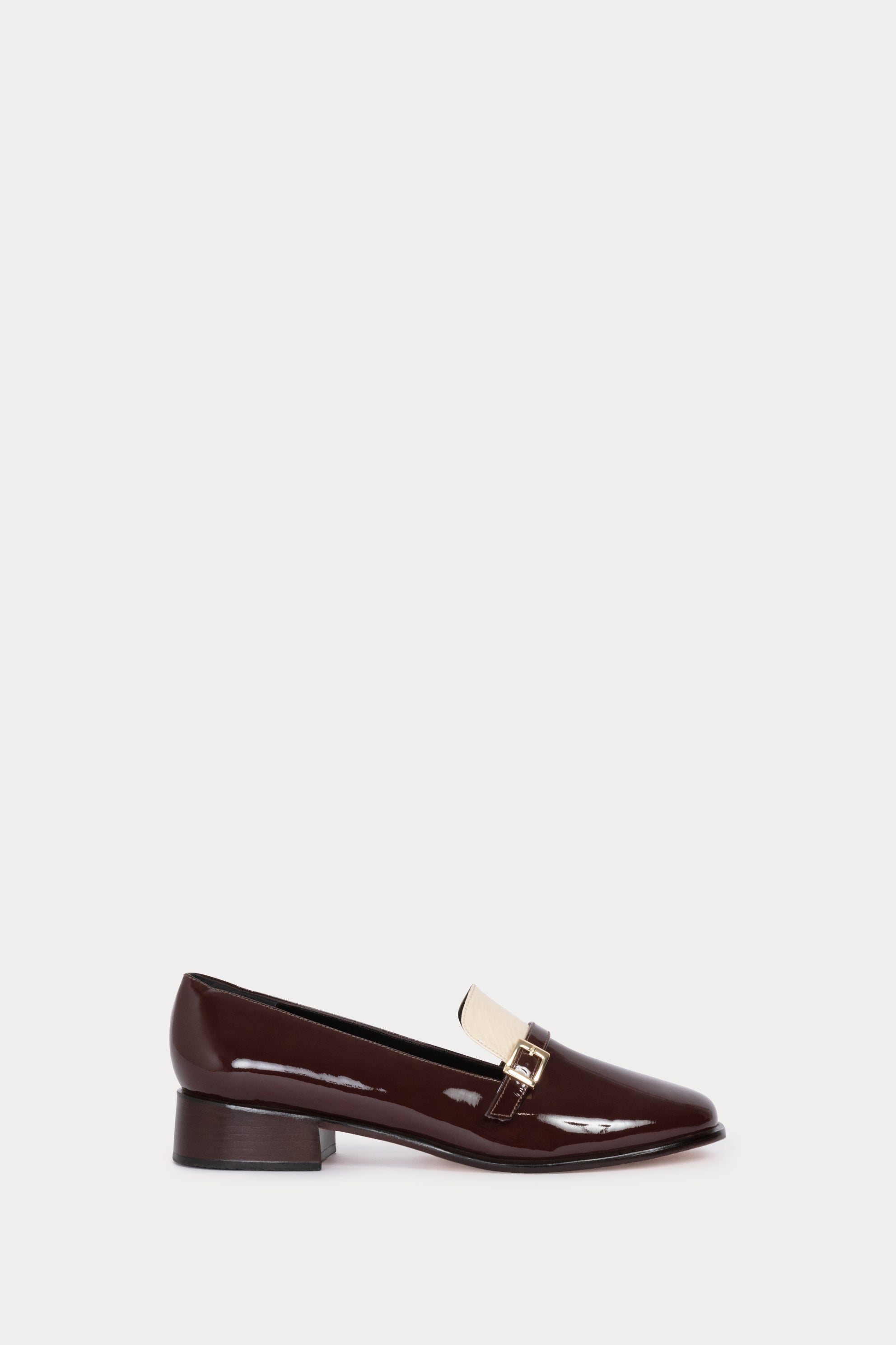 Burberry link detail patent hotsell leather loafers