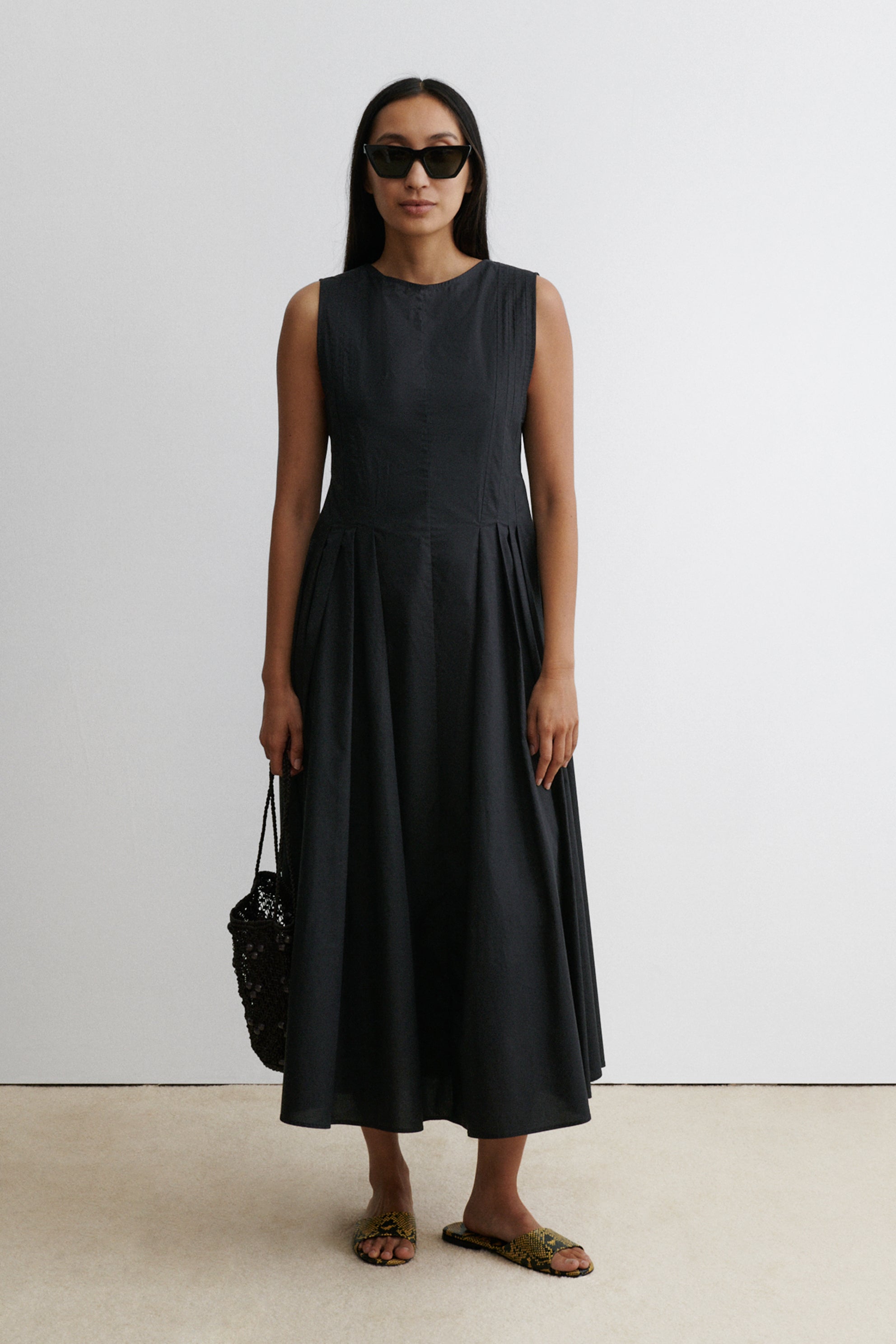 Doe Dress Black / 6. / Organic Crisp Doe Dress Black / 6. / Organic Crisp