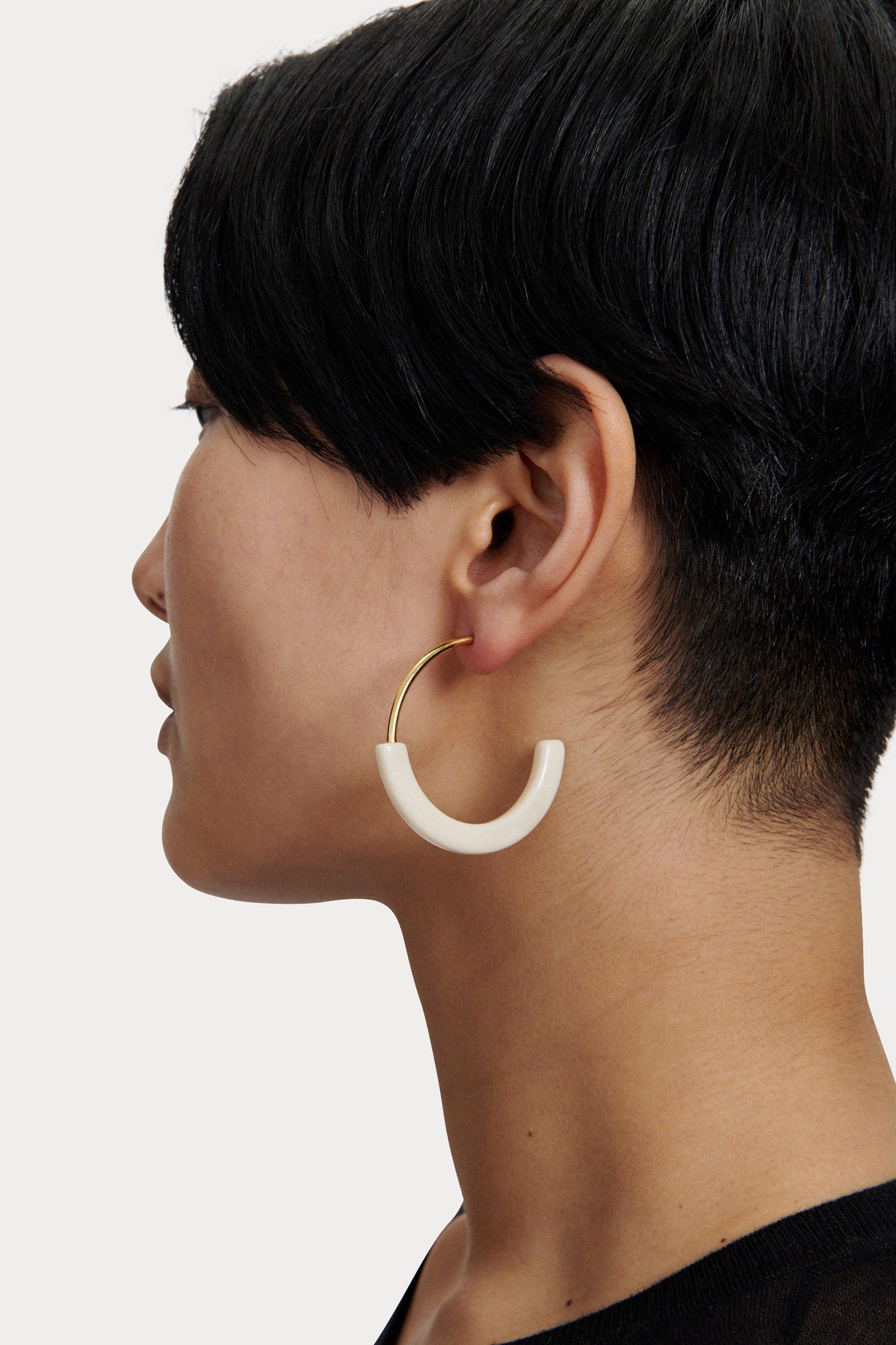 NEW RACHEL COMEY WHITE ACRYLIC HOOP EARRINGS 2024